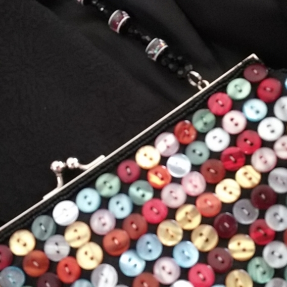 Button button who's got the.... Button?!clutch - Picture 5 of 6